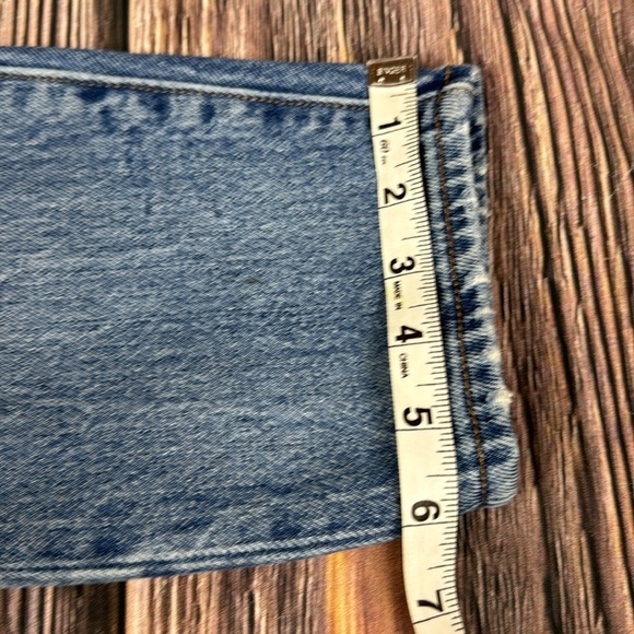 Women’s Levi’s Wedgie Icon Distressed Jeans - Picture 12 of 12